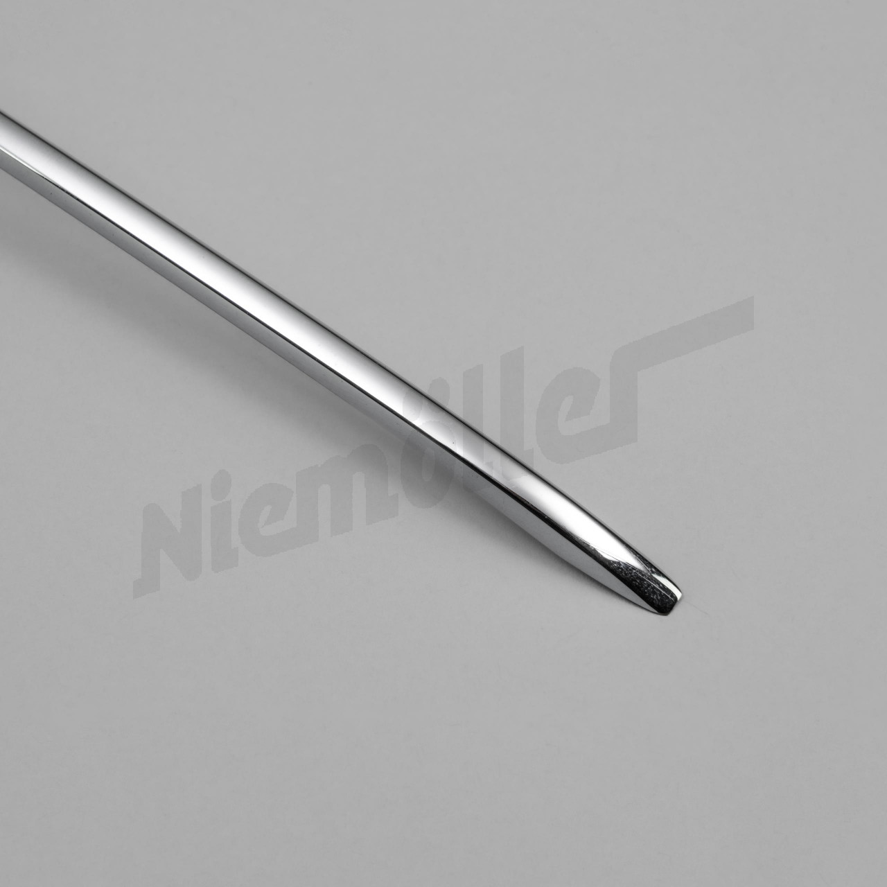 B 69 063 - Decorative bar chrome-plated on center piece 300b,c