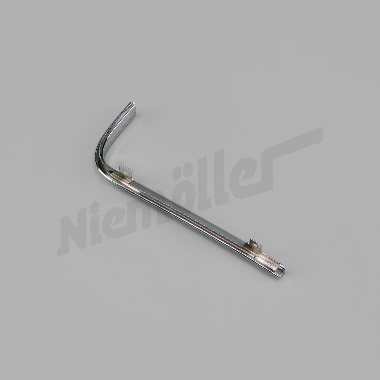 D 68 486 - Garnish moulding at the bottom of the instrument panel on the right