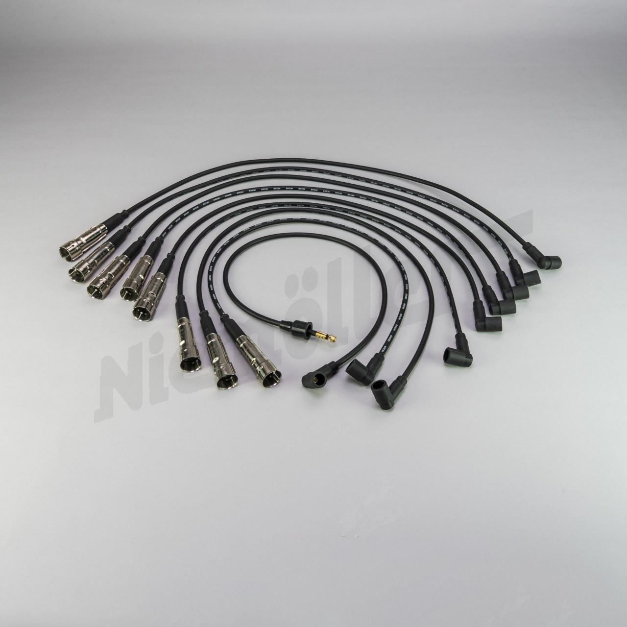 F 15 010 - Bougiekabelset M117/M 100 (opschroefbaar) Lengten over alles: 3x 830mm 2x 900mm 3x 940mm Bobine = 760mm