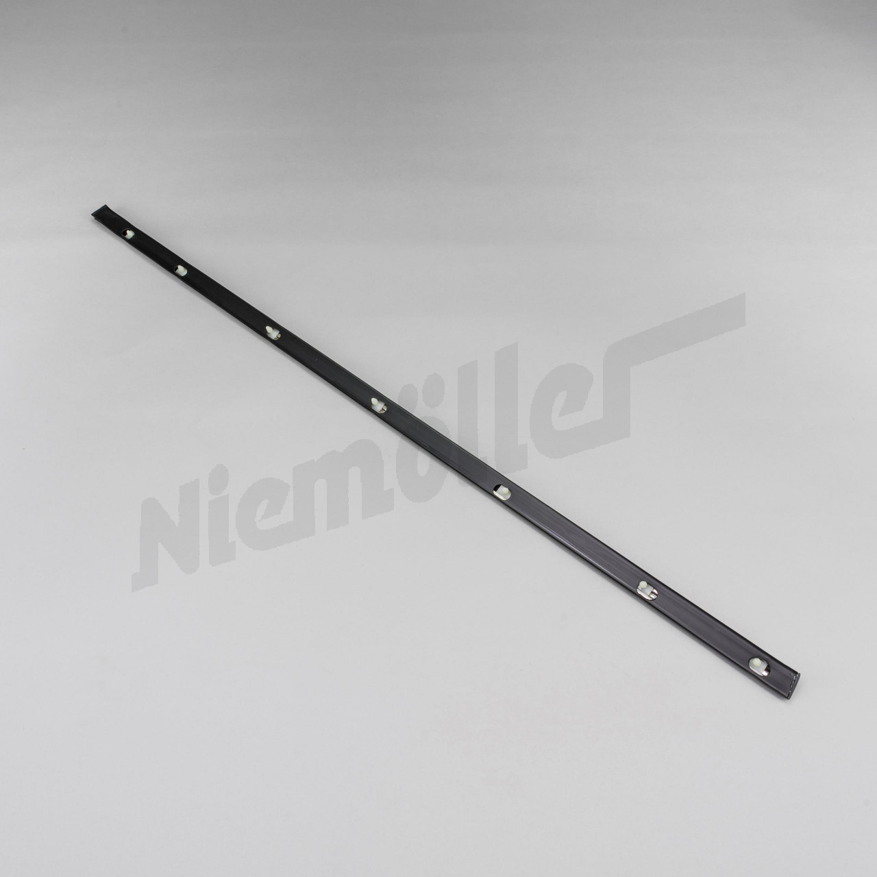 F 73 134 - Trymer tylnych drzwi z lewej strony