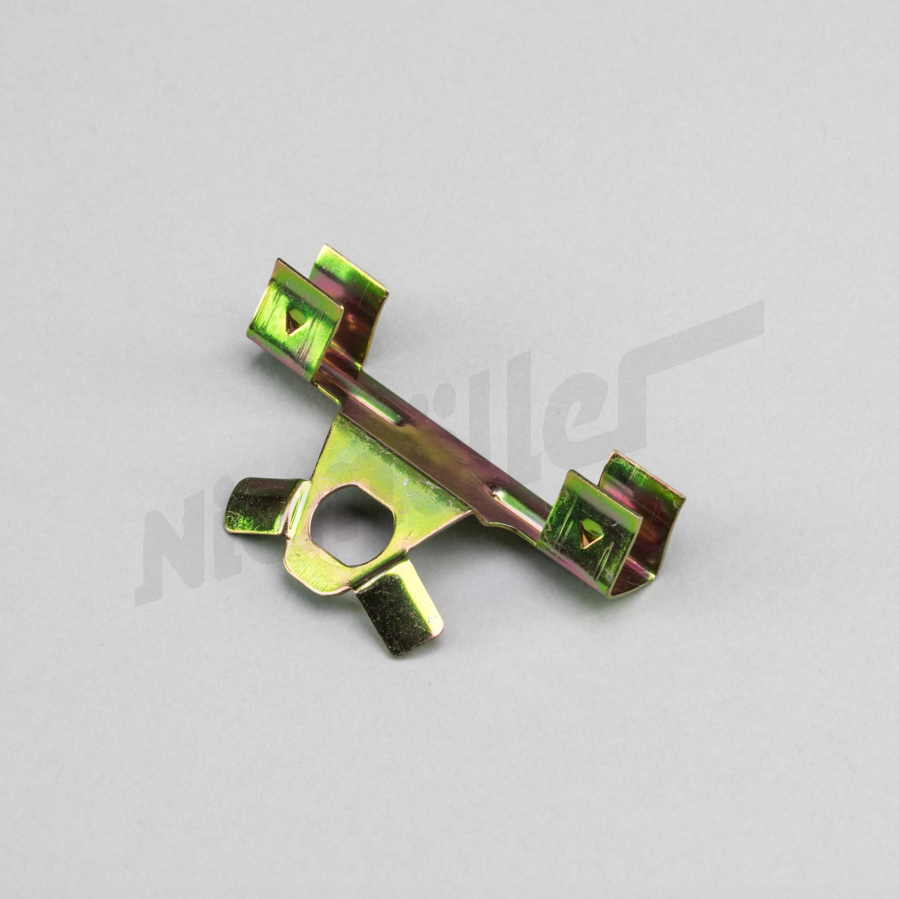F 82 352 - bracket