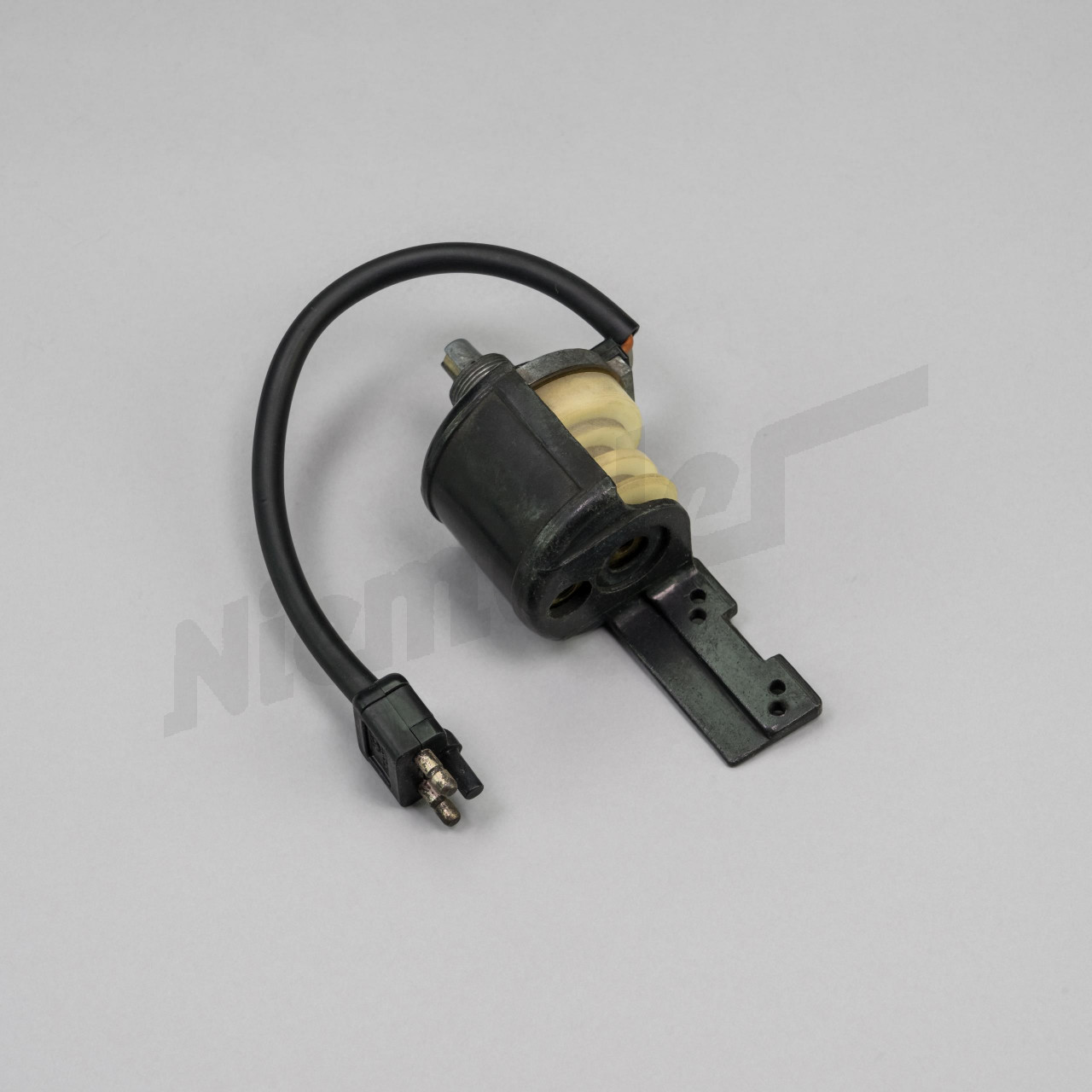 F 83 217 - Carcasa del termostato de vacío