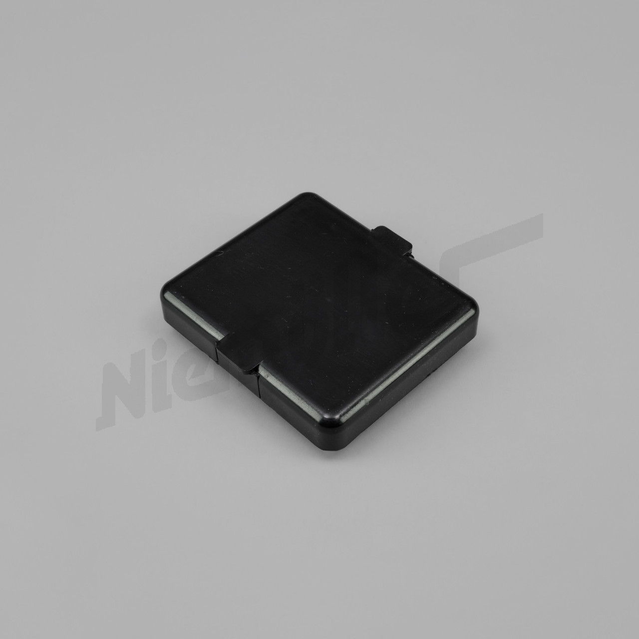 F 83 591 - Cover right hand drive