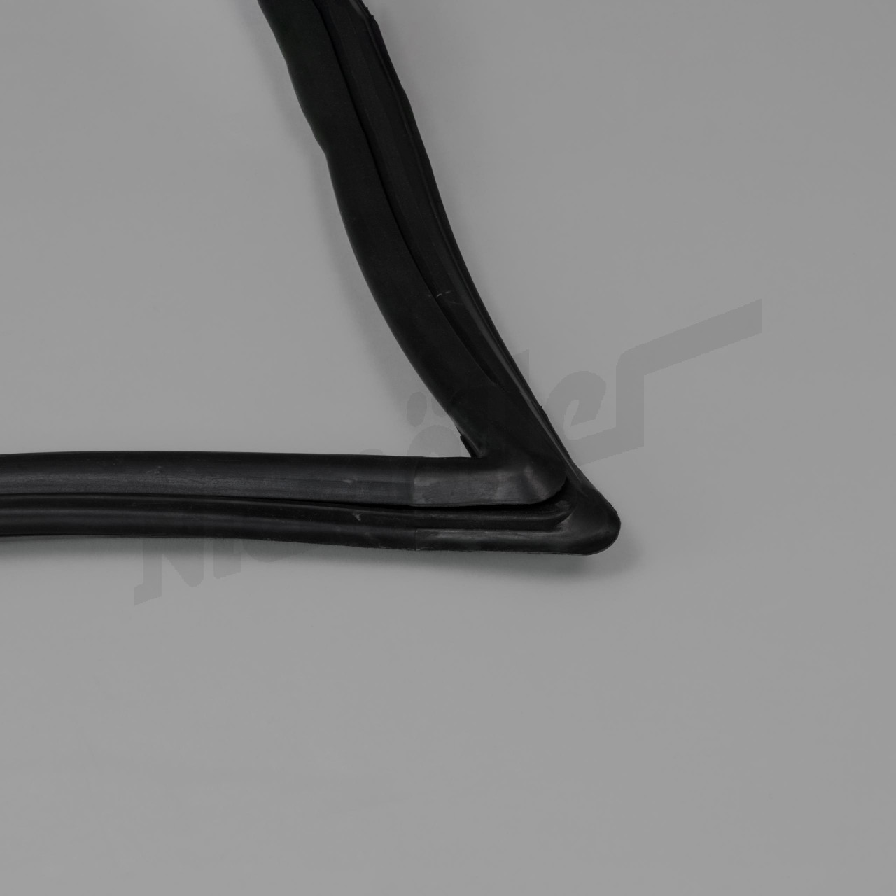 G 67 084 - Cadre d'étanchéité gauche