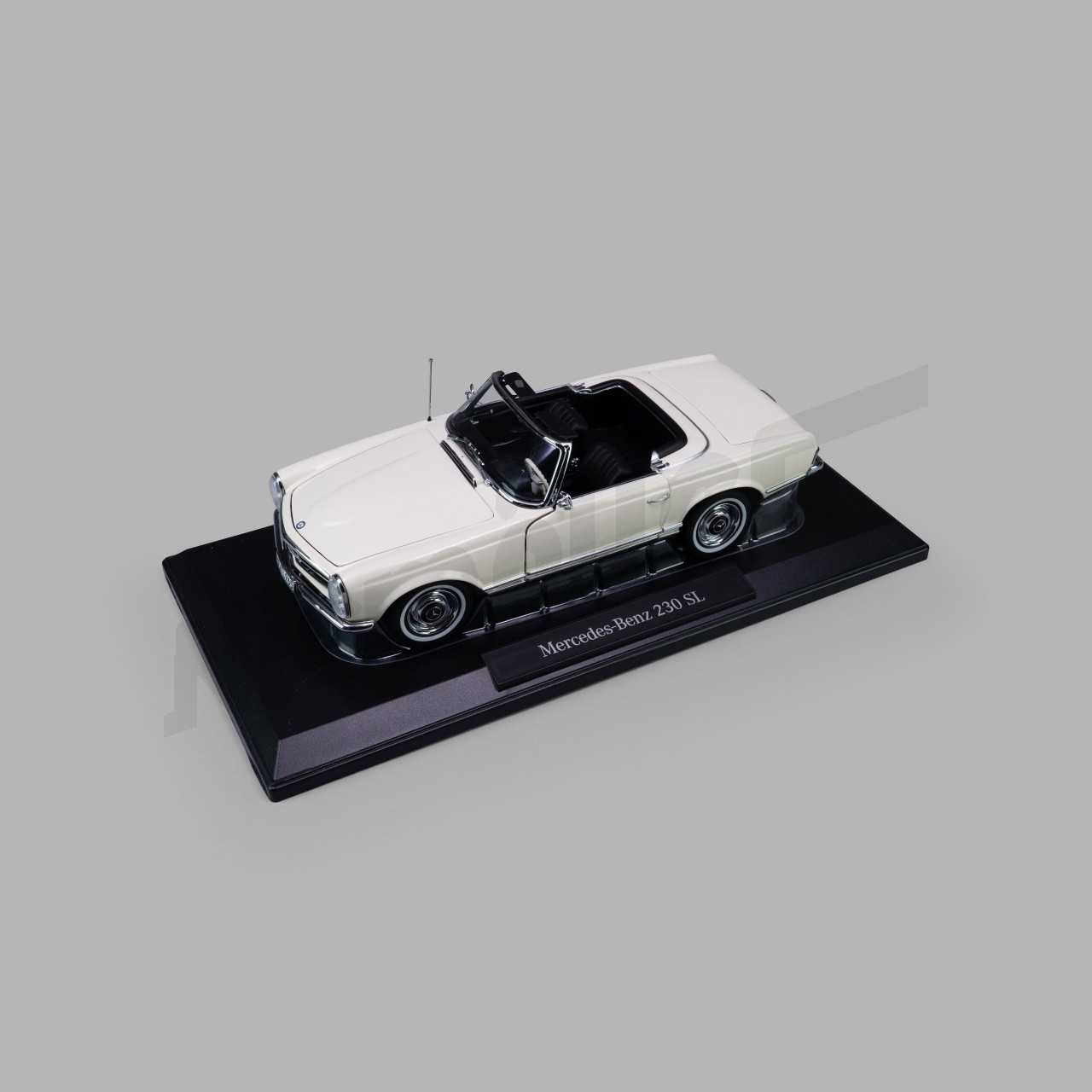 M 02 089 - M.B. W113 230SL, 1963, weiß, Hardtop schwarz, Limitiert 1000 Stück 1:18, Norev