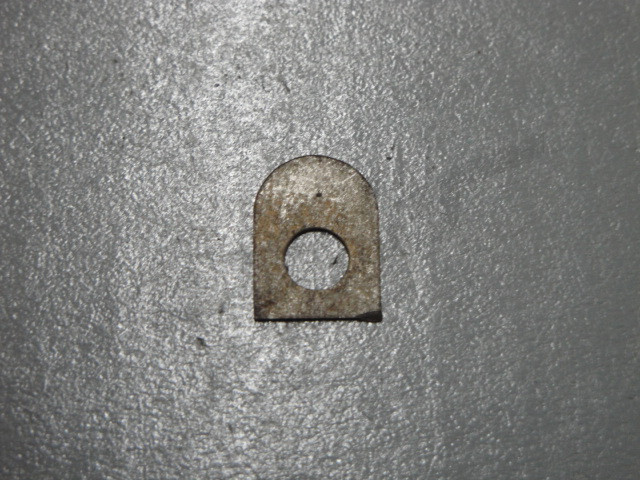 B 26 109 - Płyta zabezpieczająca dla sprężyny piórowej tylnej obudowy przekładni