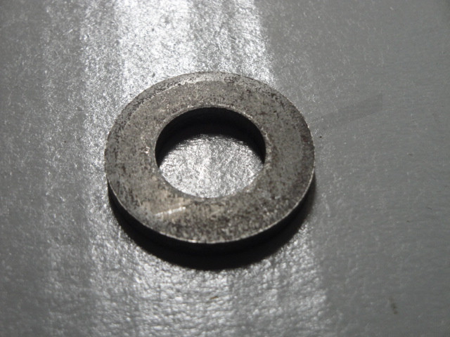 B 32 098 - Podkładka pod tylny amortyzator pod Tr-Ach