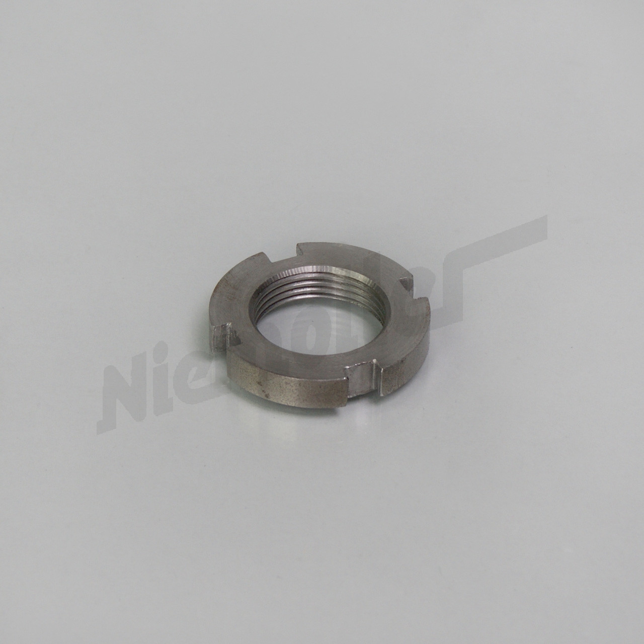 C 26 108 - Dado scanalato M 24x1,5 per flangia a tre bracci