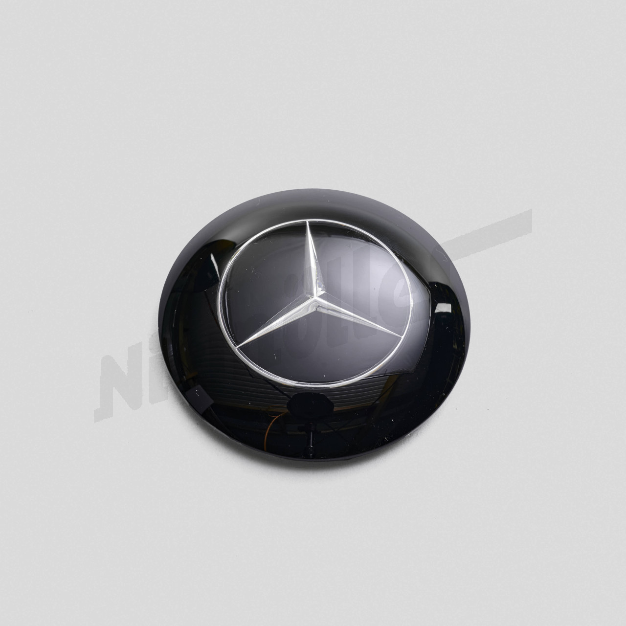 C 46 156 - Şirket logosu, direksiyon simidi üzerinde siyah