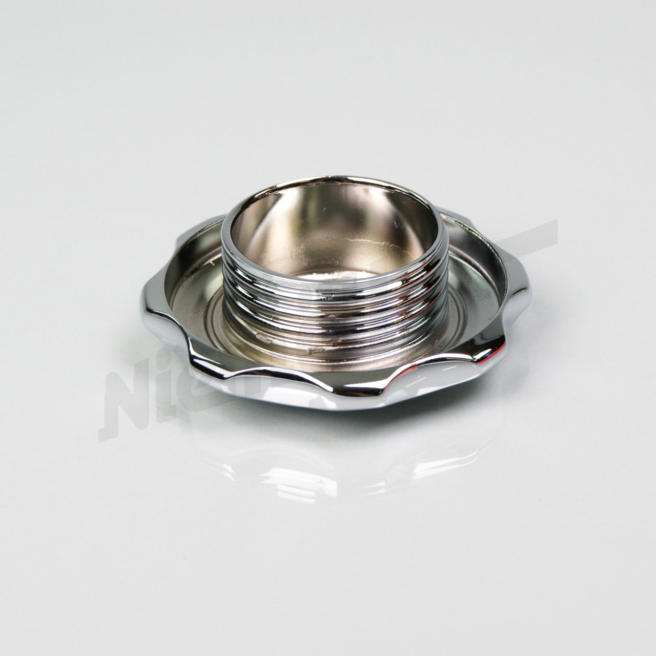 C 47 029a - Tapón del depósito de combustible totalmente cromado