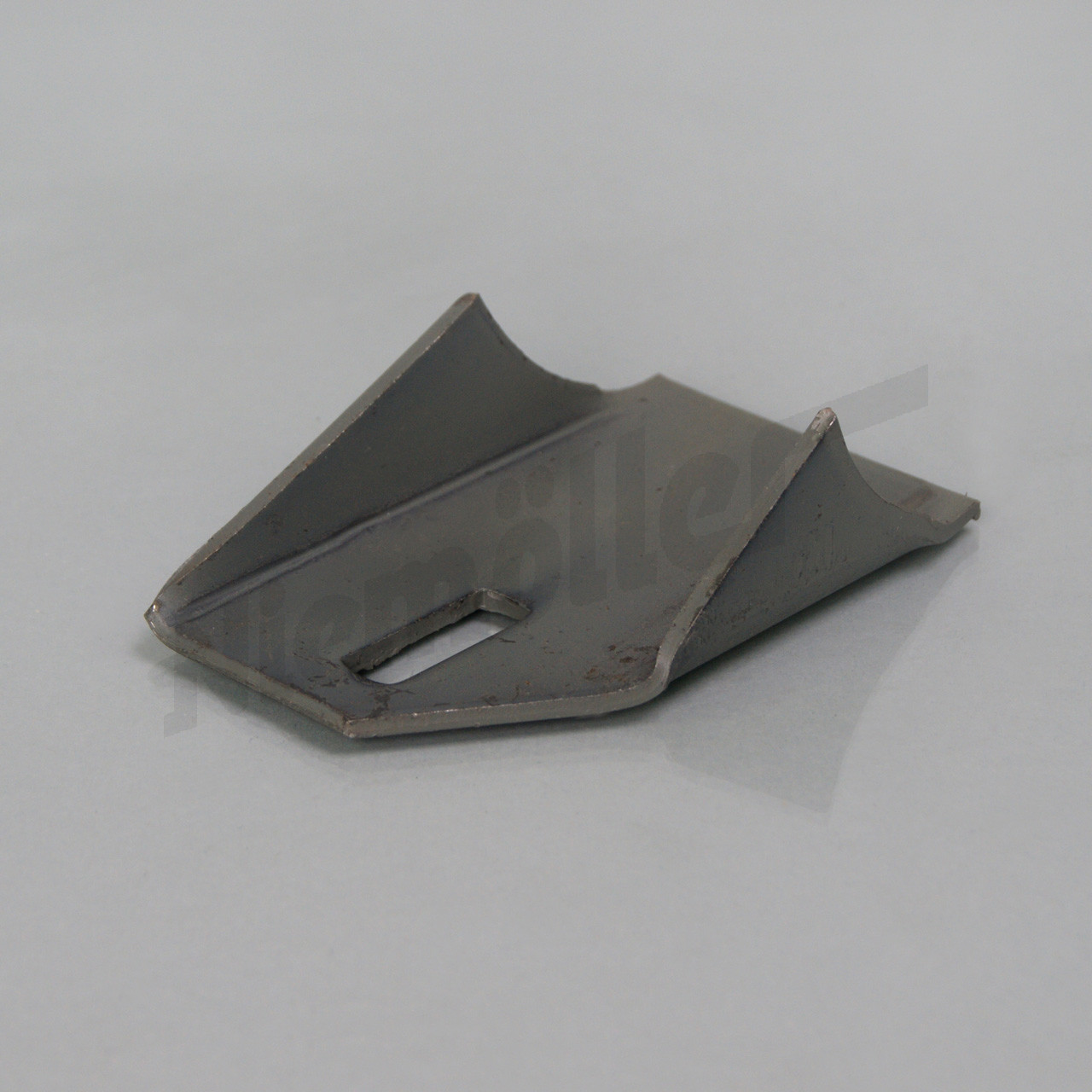 C 61 000f - Tubo transversal de soporte del radiador izquierdo