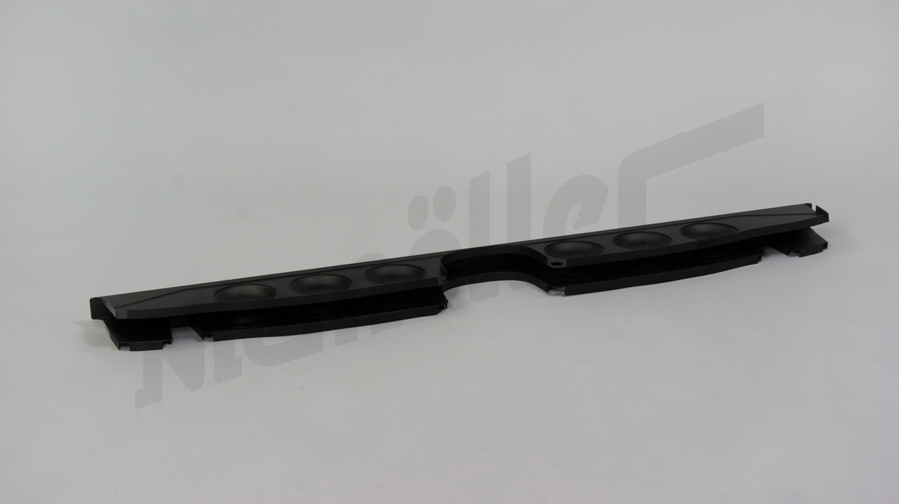 C 61 047 - Coprisedile posteriore in senso trasversale