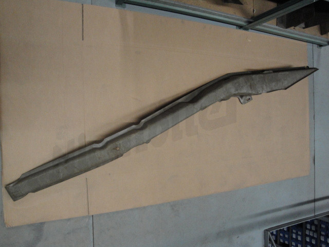 C 61 056 - Çatal kovanı ön üst sağ 6-sil. sed./coup