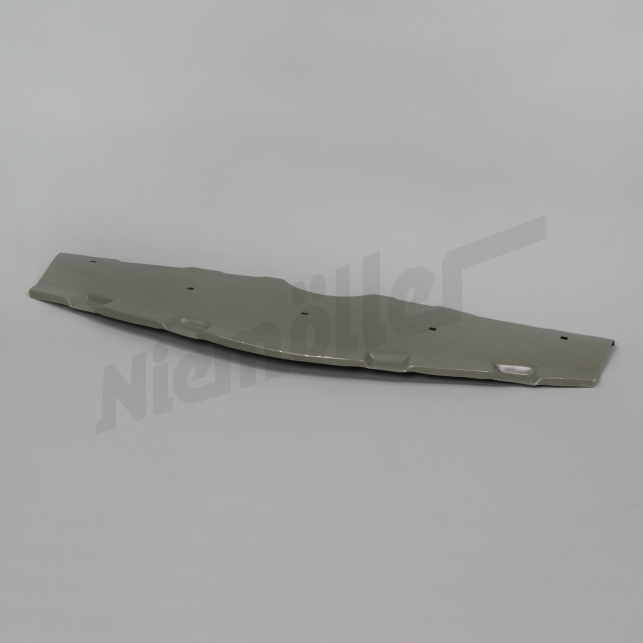 C 62 009 - Wewnętrzny panel na dole z przodu z przodu kokardy.