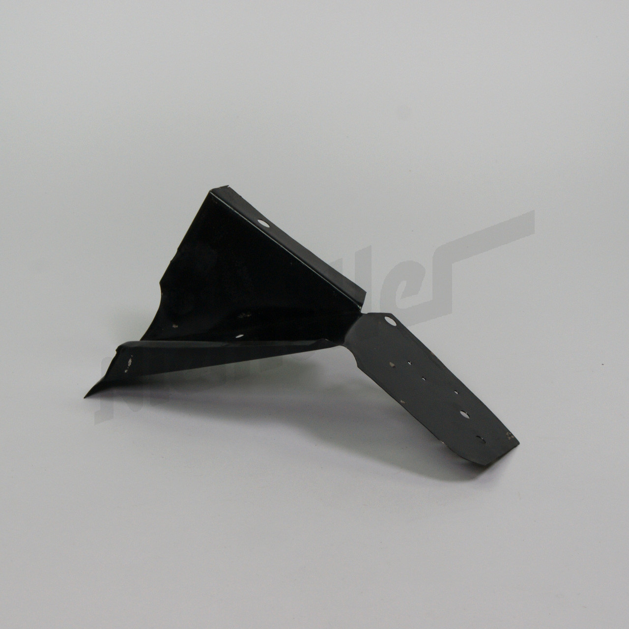 C 62 015 - Console de renfort gauche passage de roue