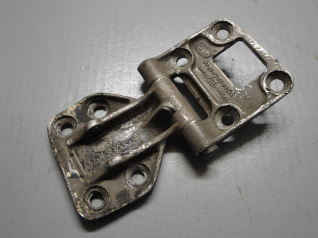 C 72 011 - Sol üst menteşe