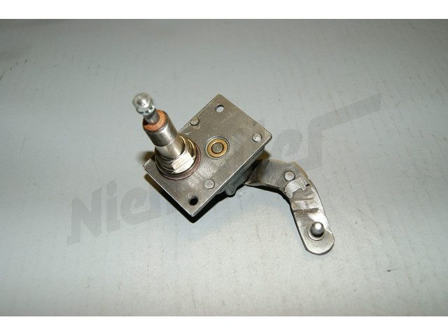 C 82 055 - Piastra di montaggio a destra con albero, usata, revisionata