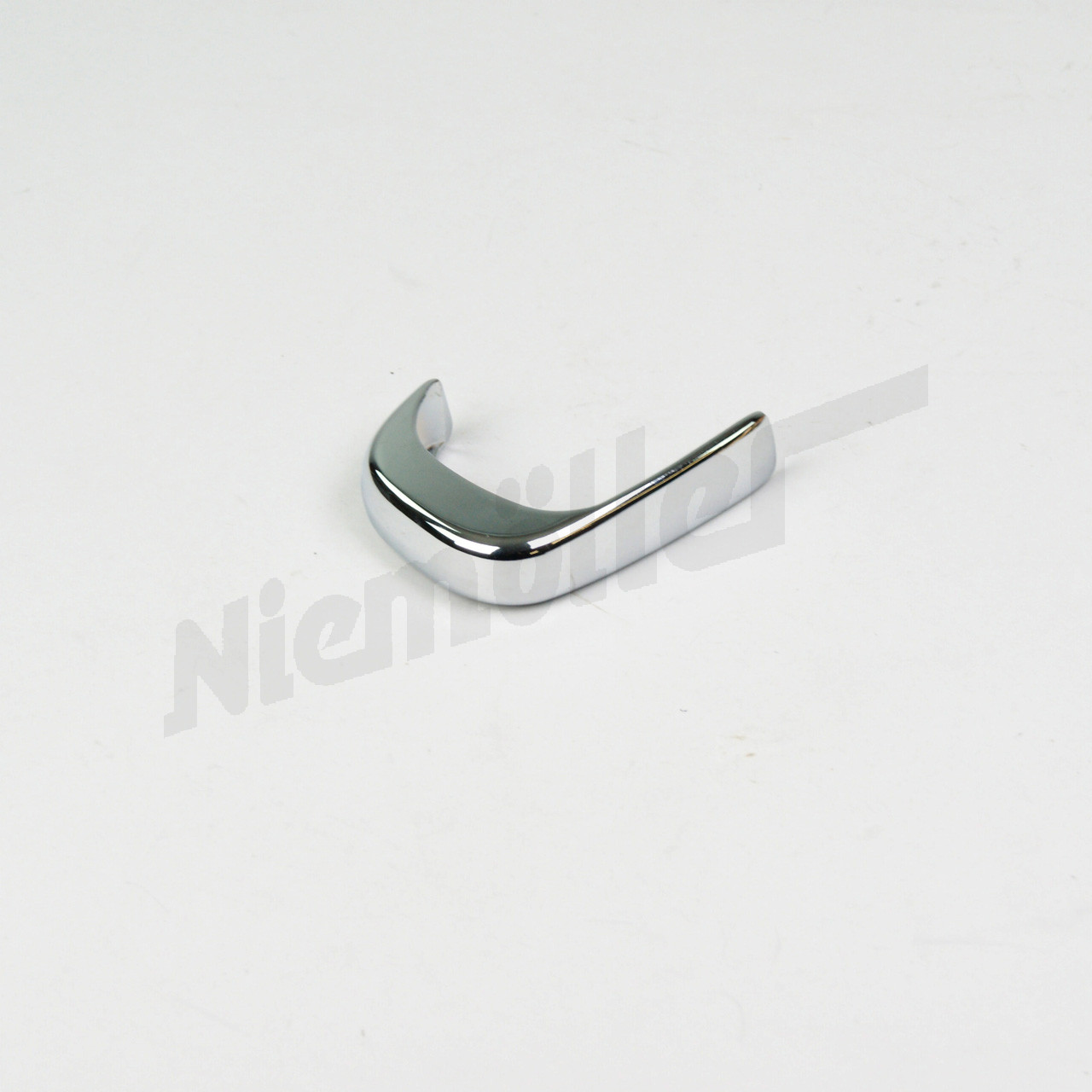 C 88 101 - Element dekoracyjny pozostawiony na zderzaku 190SL