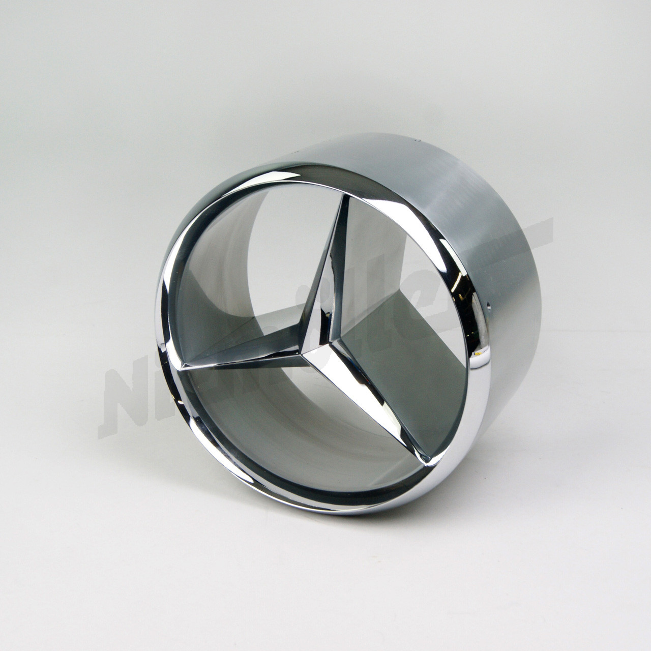 C 88 254 - Gwiazda Mercedesa w wykończeniu nosa