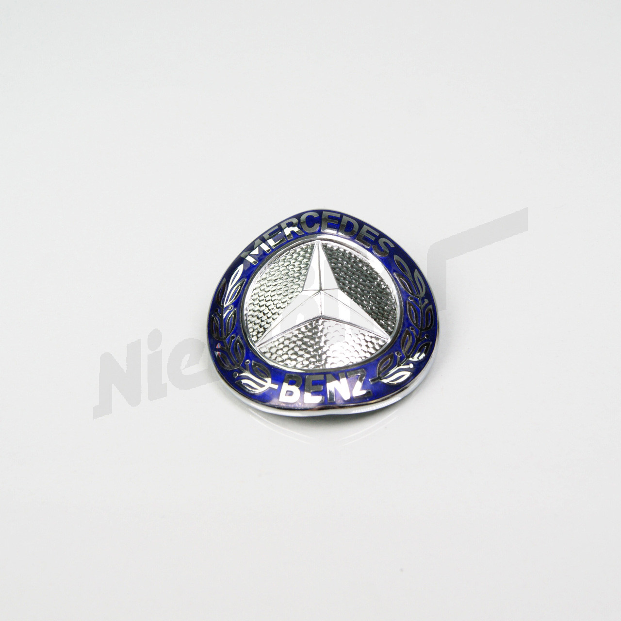 C 88 262 - Radyatör ızgarasında şirket logosu