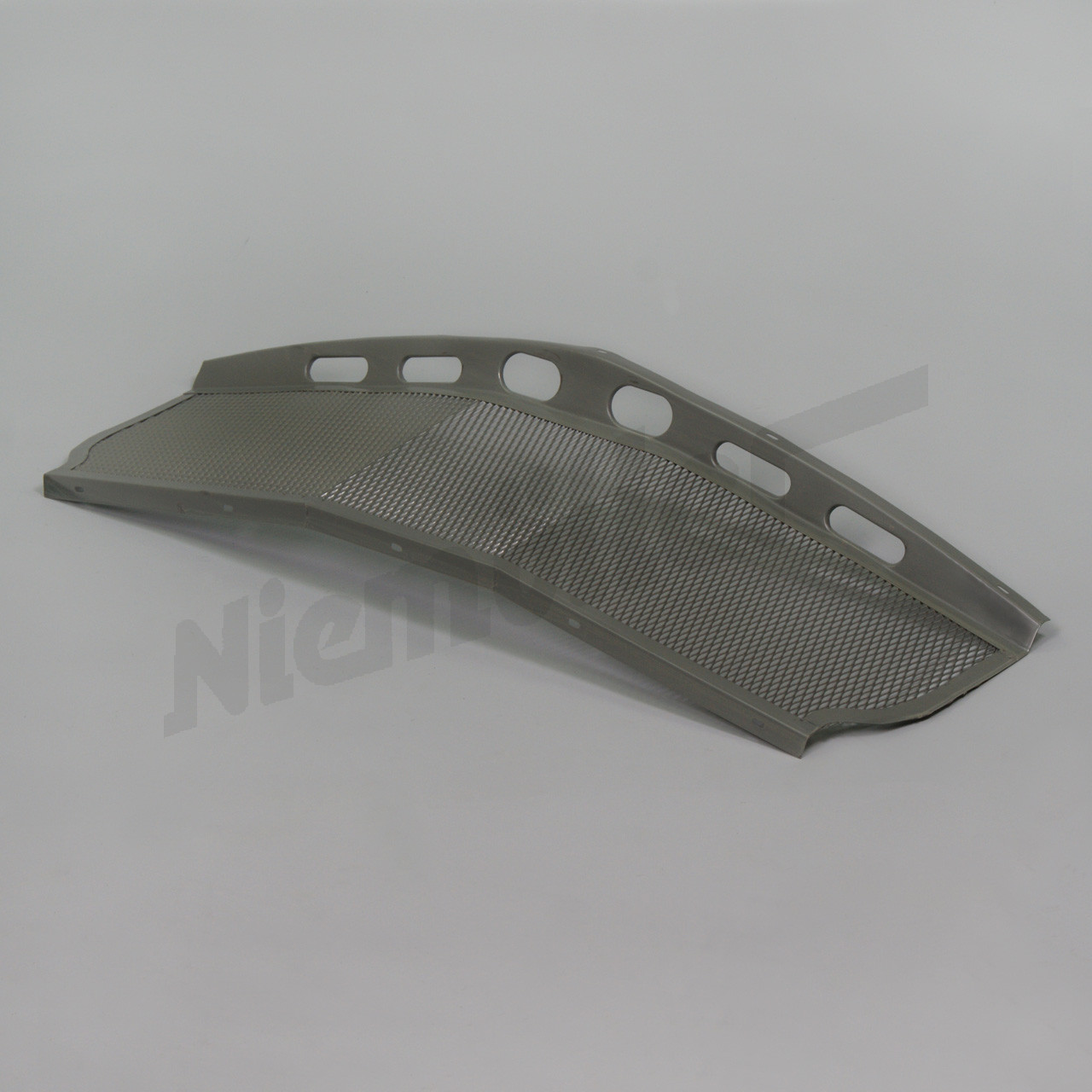 C 88 273a - Griglia del radiatore dietro l'apertura di prua