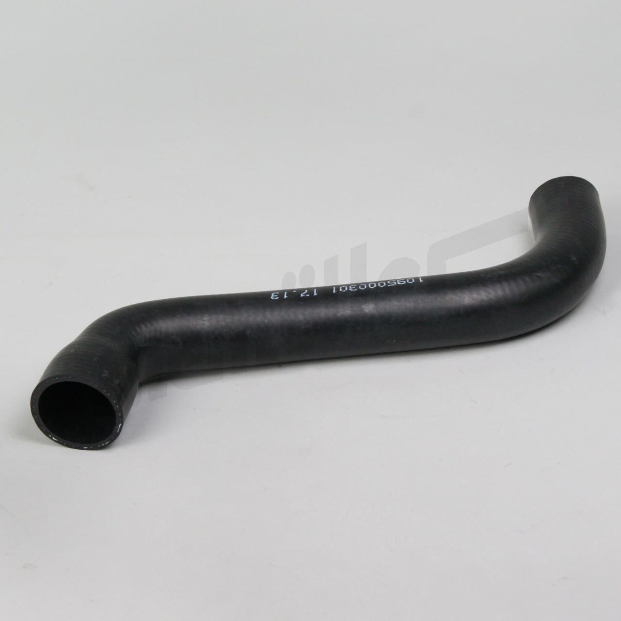 D 50 109 - Koelwaterslang tussen de koelwaterregelaar en de koeler