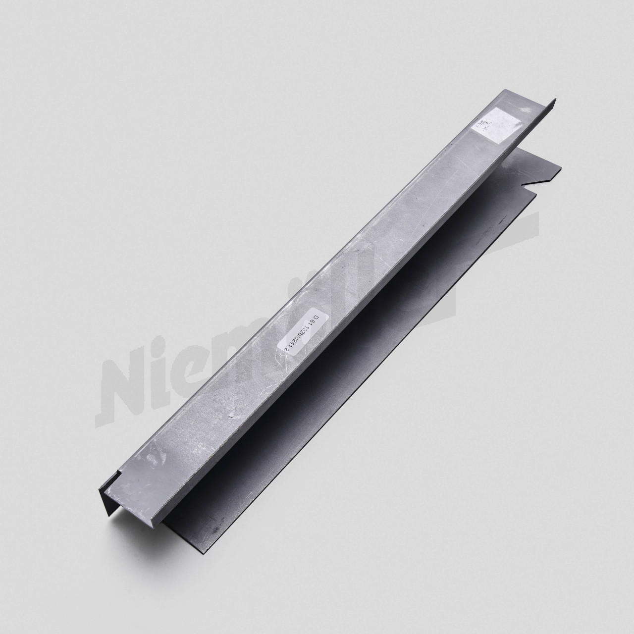 D 61 132b - Longeron Tôle de réparation gauche Embout