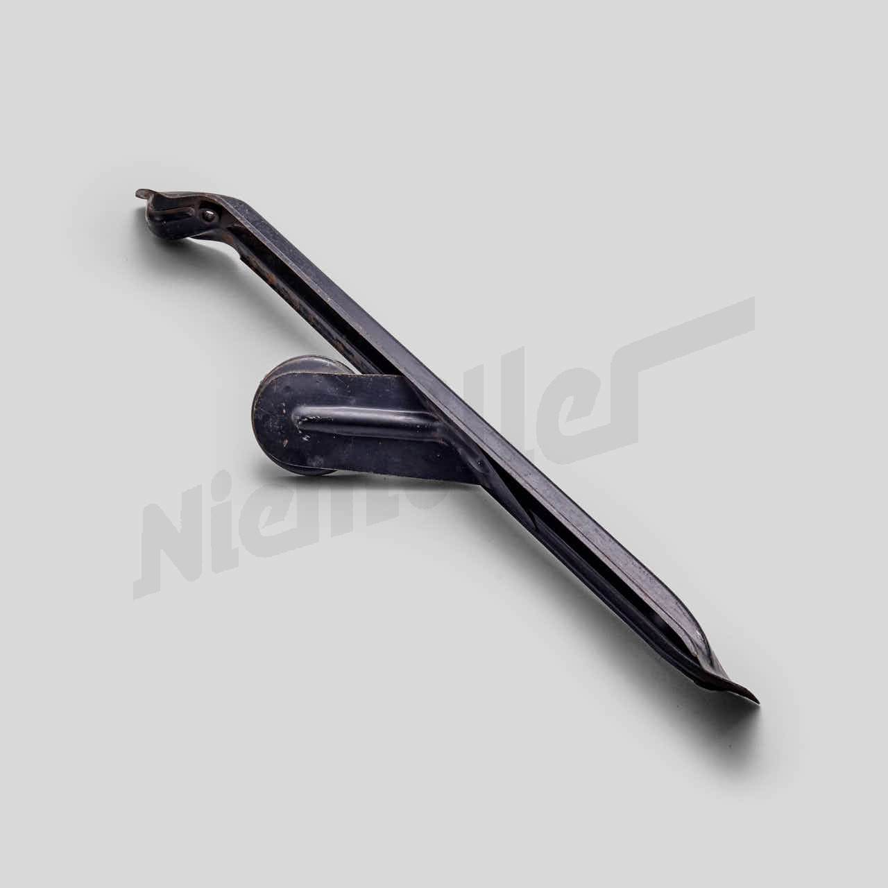 D 63 118 - Brace right (for spare wheel bracket