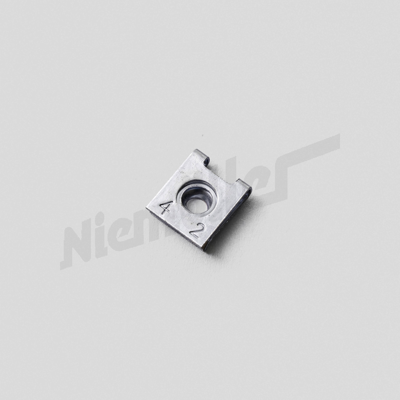 D 68 031 - İtmeli klips somunu