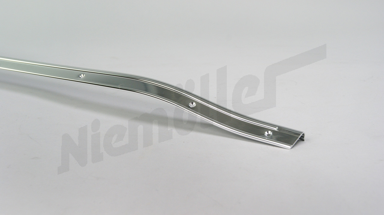 D 68 379 - Afdekstang rechts onder de machinistendeur, op de buitenpost W113