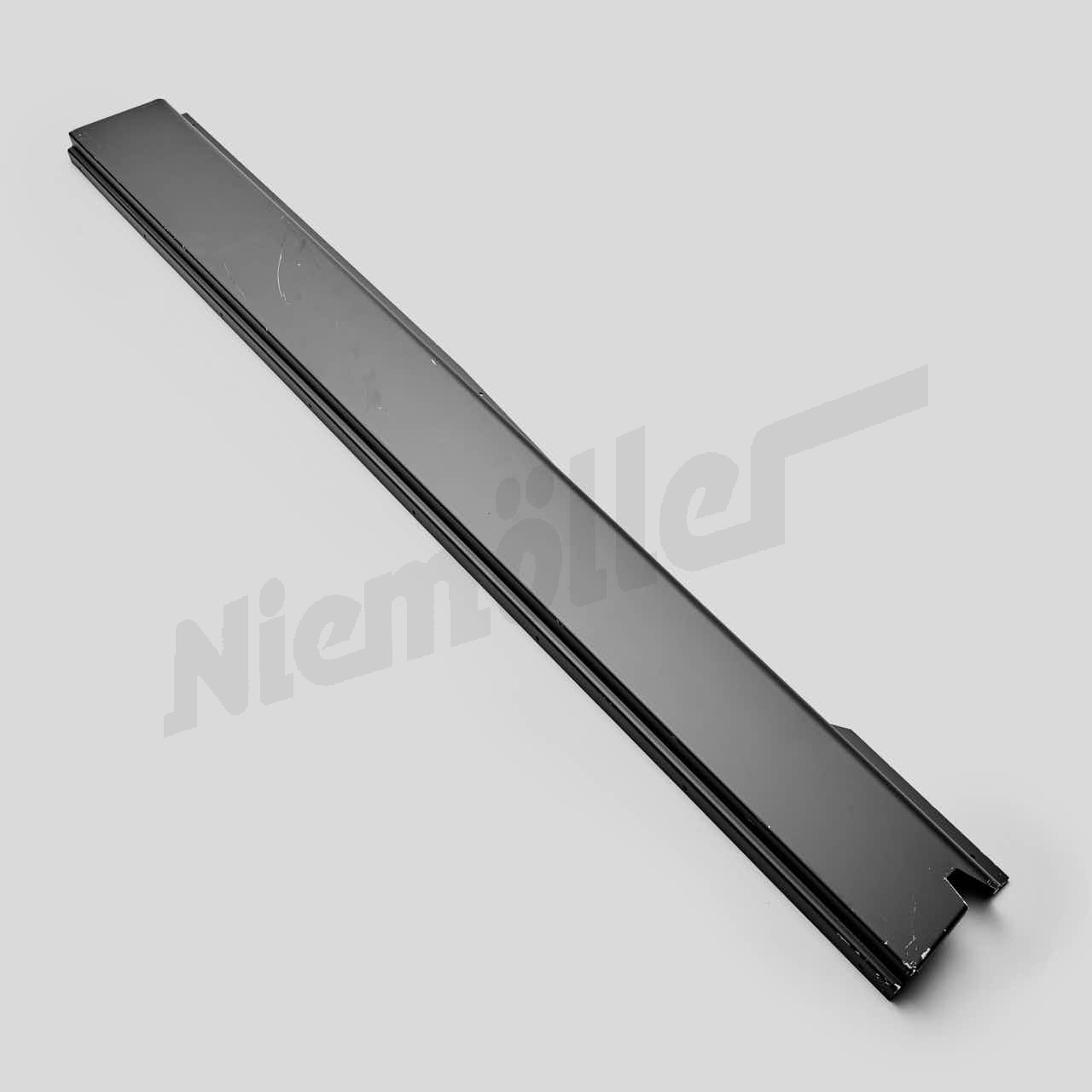 D 68 571 - Panel dostępowy pozostawiony pod powłoką gumową