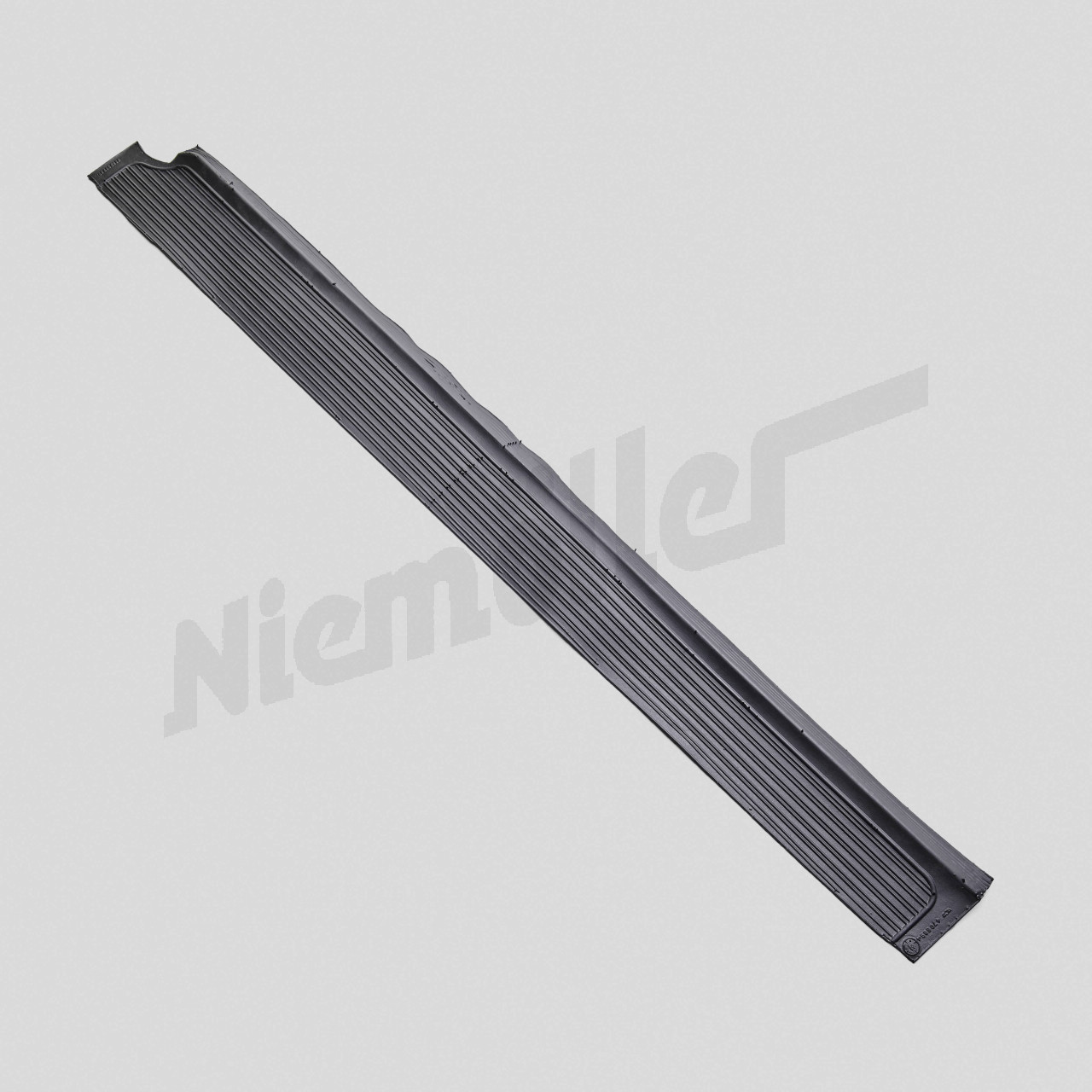 D 68 828 - Revestimiento (acceso exterior delantero derecho) Original