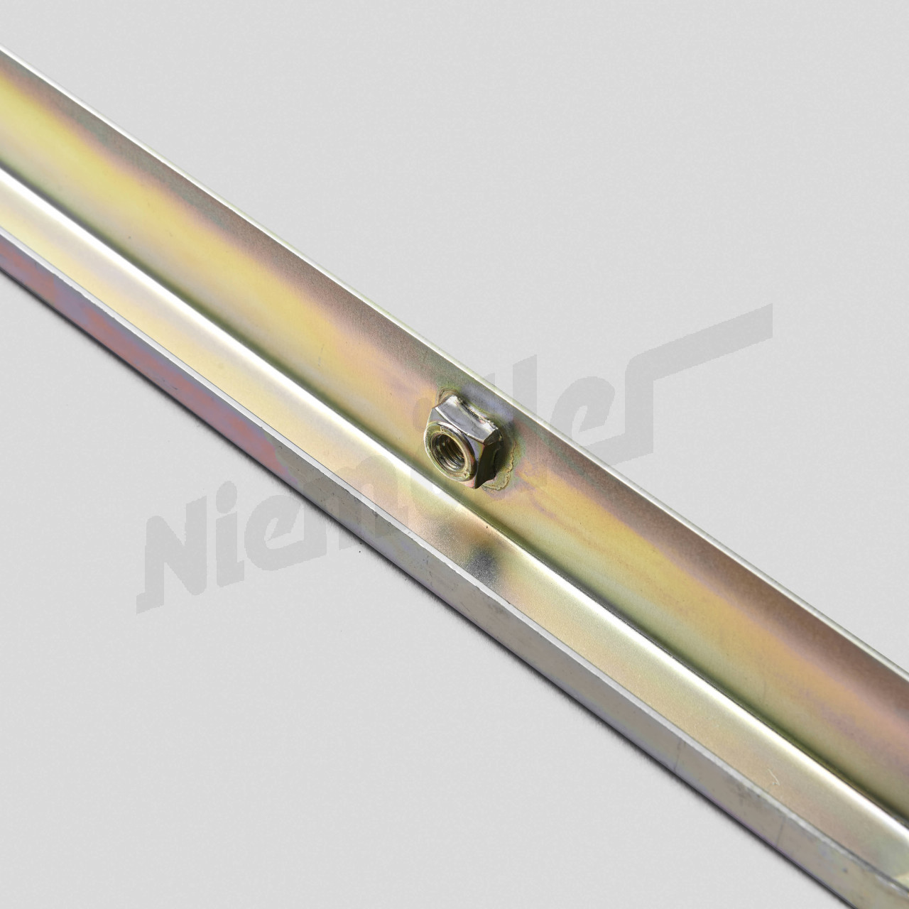 D 72 450 - Rail de maintien gauche pour fenêtre à manivelle