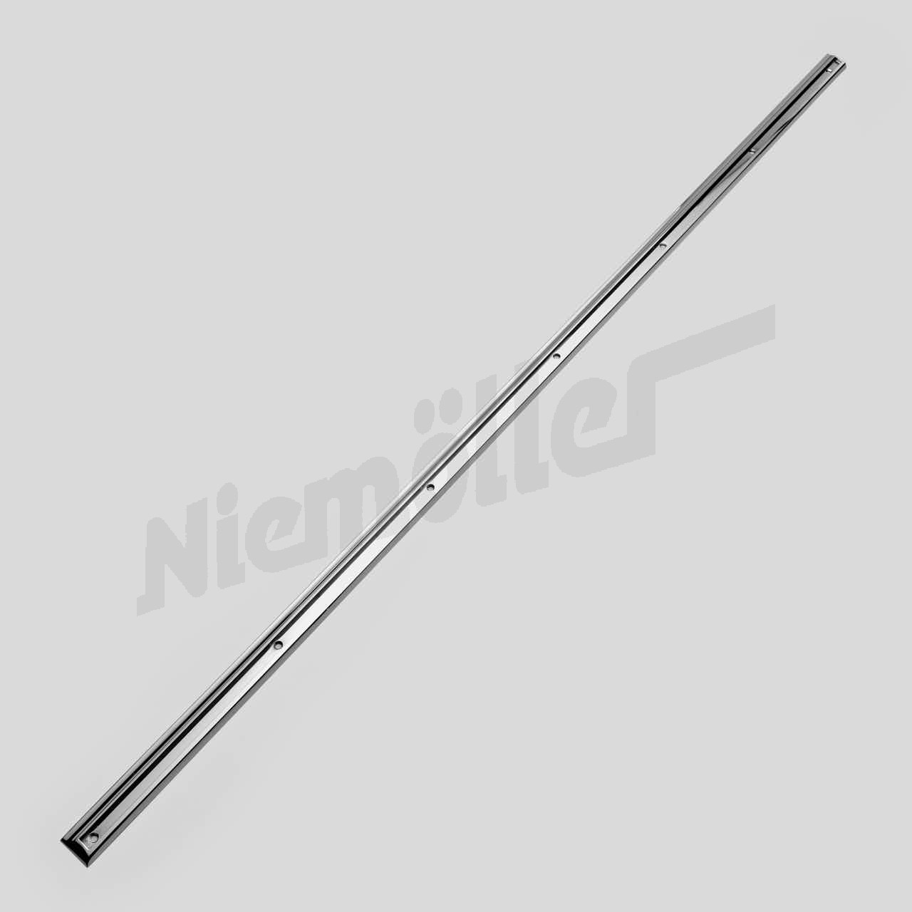 D 72 506 - Drążek ozdobny po prawej stronie u podstawy koralika u dołu drzwi kierowcy