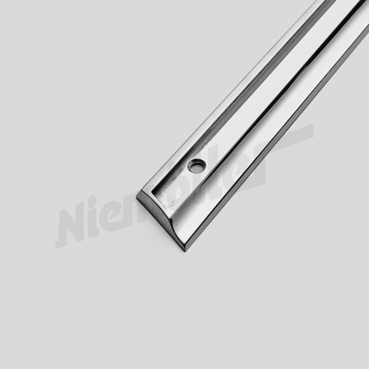 D 72 506 - Drążek ozdobny po prawej stronie u podstawy koralika u dołu drzwi kierowcy