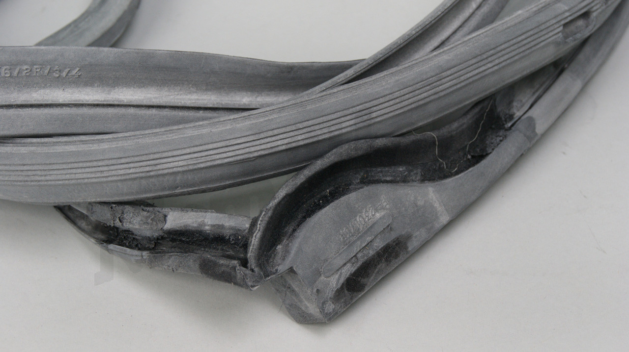 D 73 385 - door seal frame right