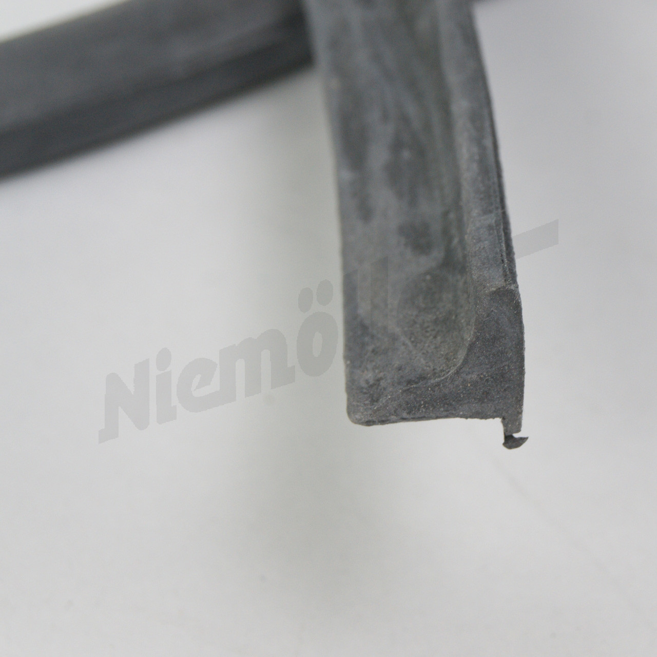 D 73 392 - Joint d'étanchéité (sur la colonne centrale gauche) Qualité OE