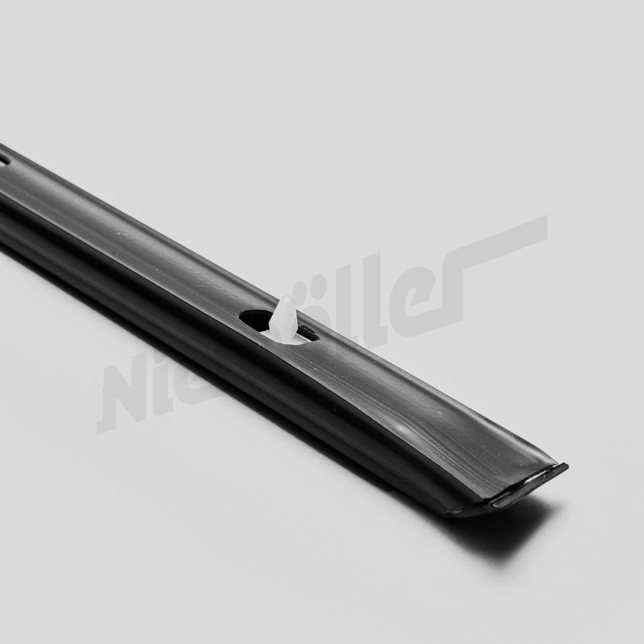 D 73 445 - moulding rear door LHS late version