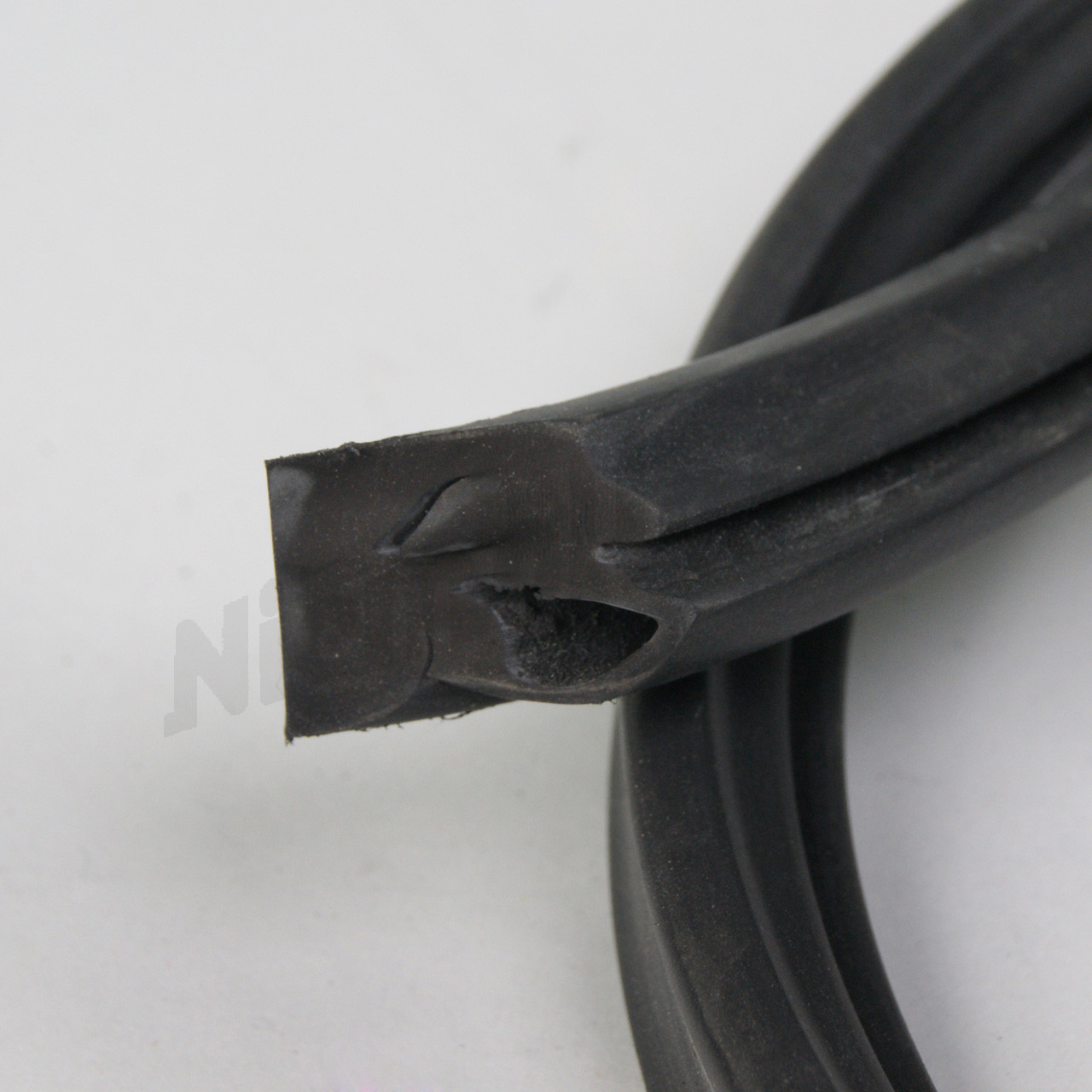D 78 097 - rear seal for sliding roof