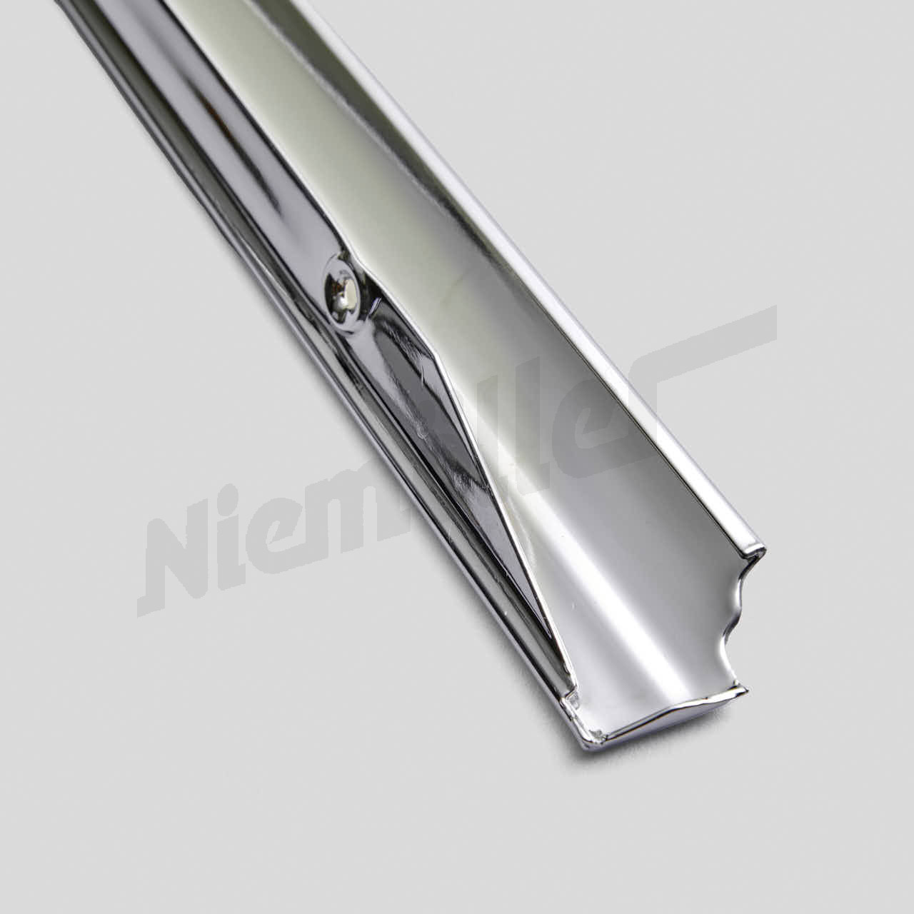 D 79 023 - moulding lower for side window LHS