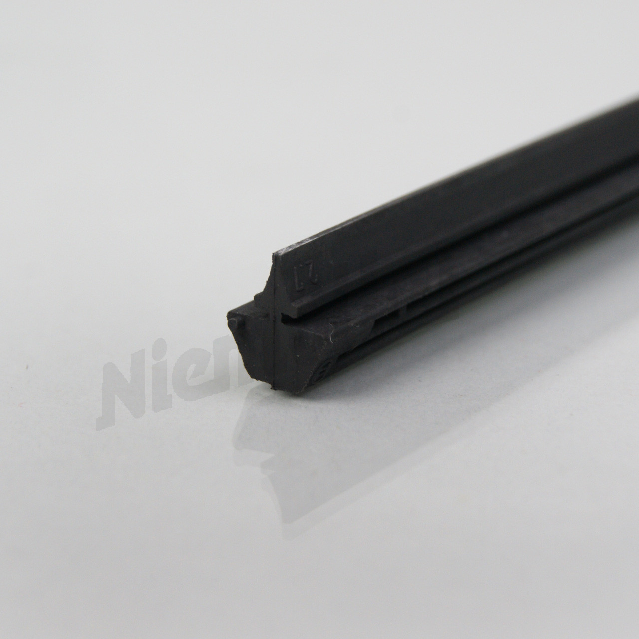 D 82 196a - Caoutchouc profilé