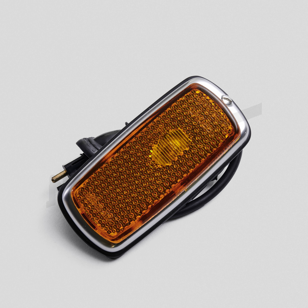 D 82 400 - Projecteur latéral avant droit