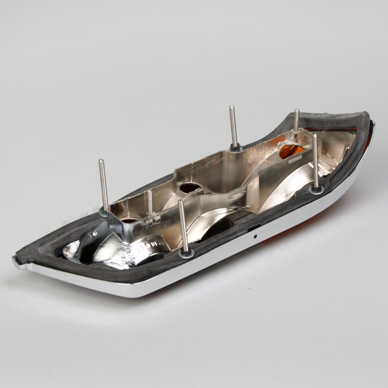 D 82 497 - Fanalino di coda sinistro, tardivo, indicatore giallo senza parte elettrica