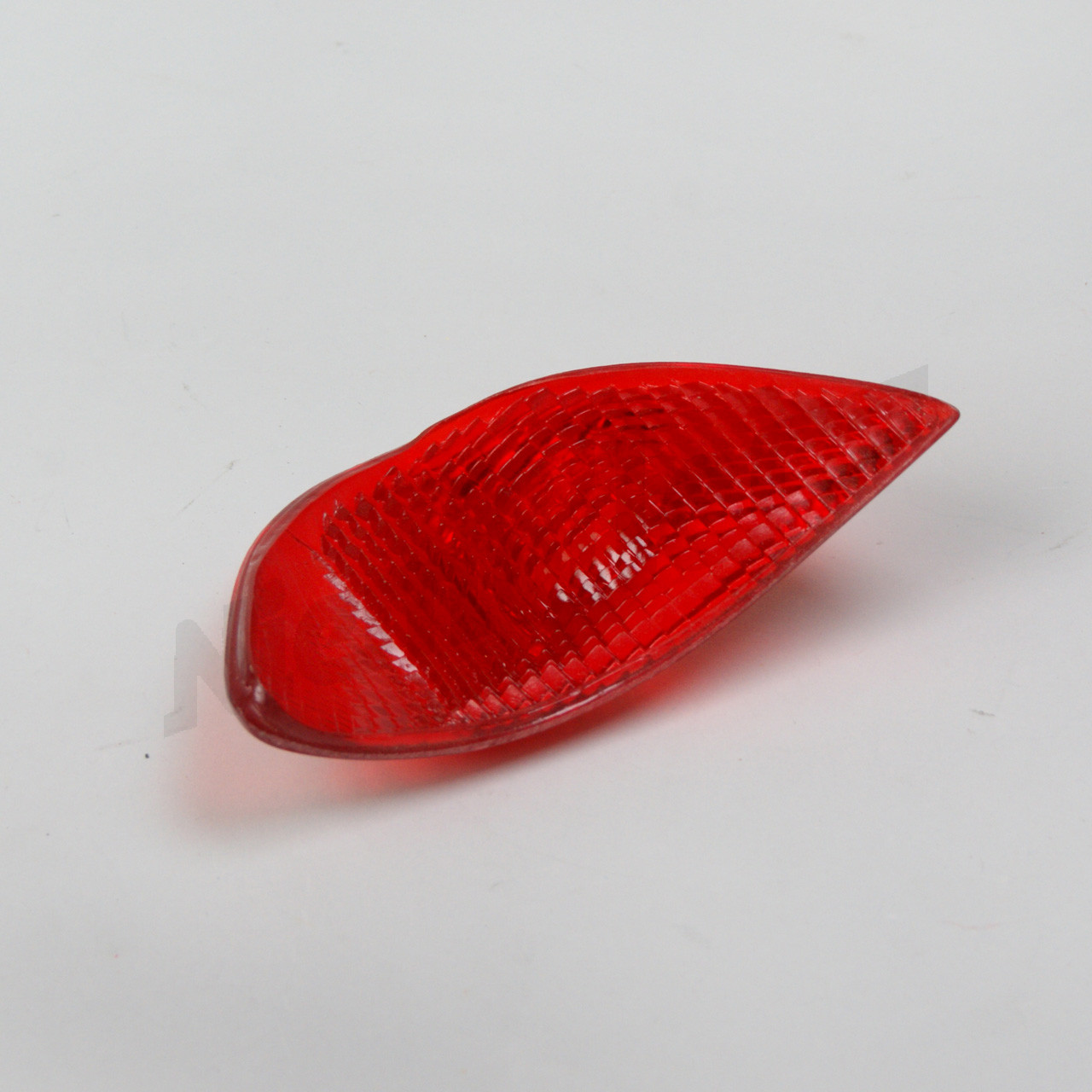 D 82 589a - lens for indicator light RHS - red