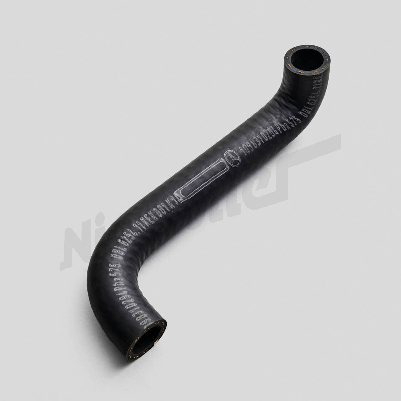 D 83 327 - Isıtıcı kutusu ve motor üzerindeki hortum, sağ