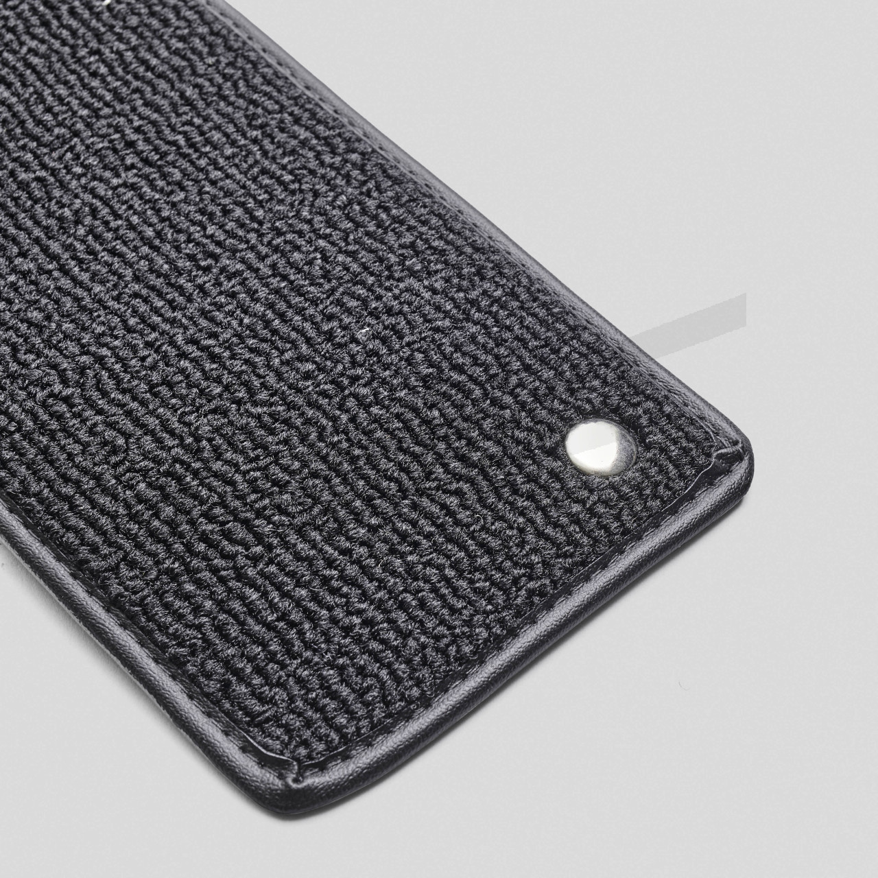 F 68 730 - Cubriendo el piso trasero izquierdo