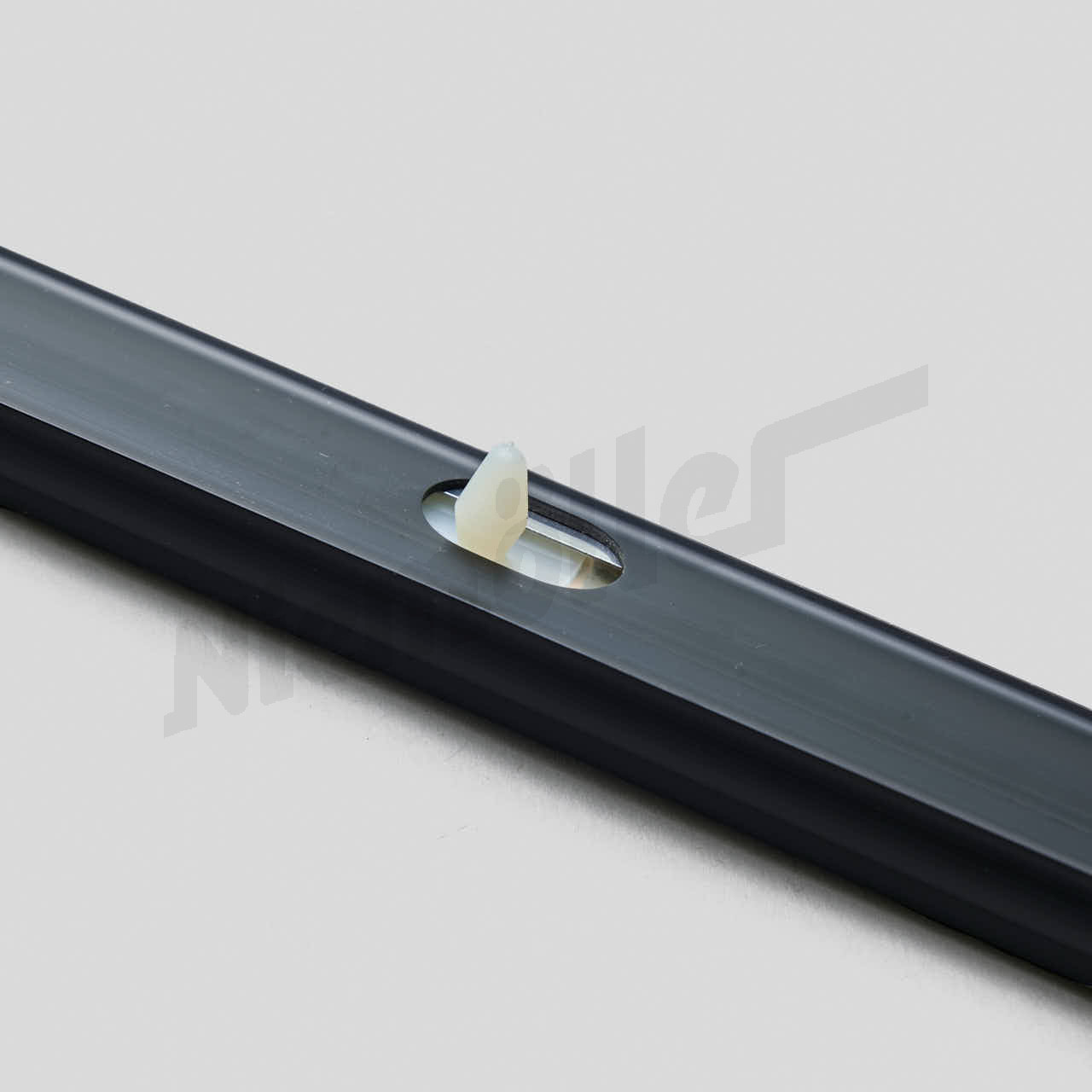 F 69 143 - Sağ arka çamurluk üzerinde dekoratif çubuk