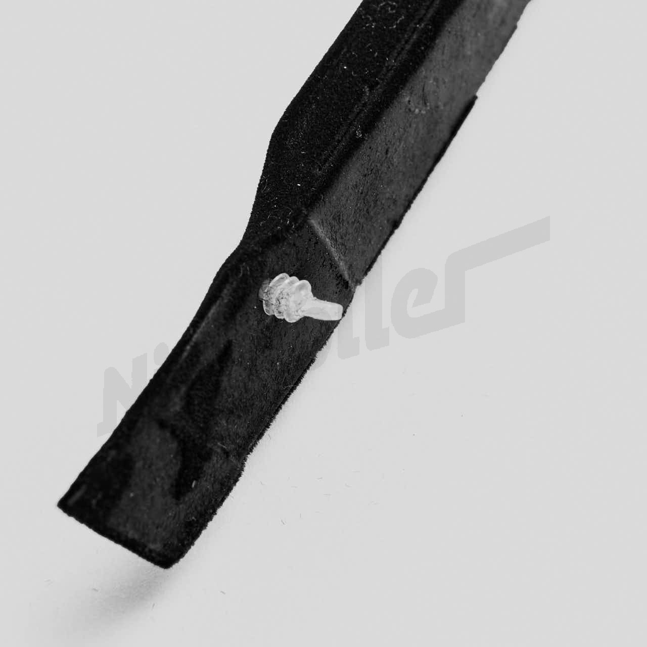 F 69 449a - Afdichting A-stijl R107 rechts Repro