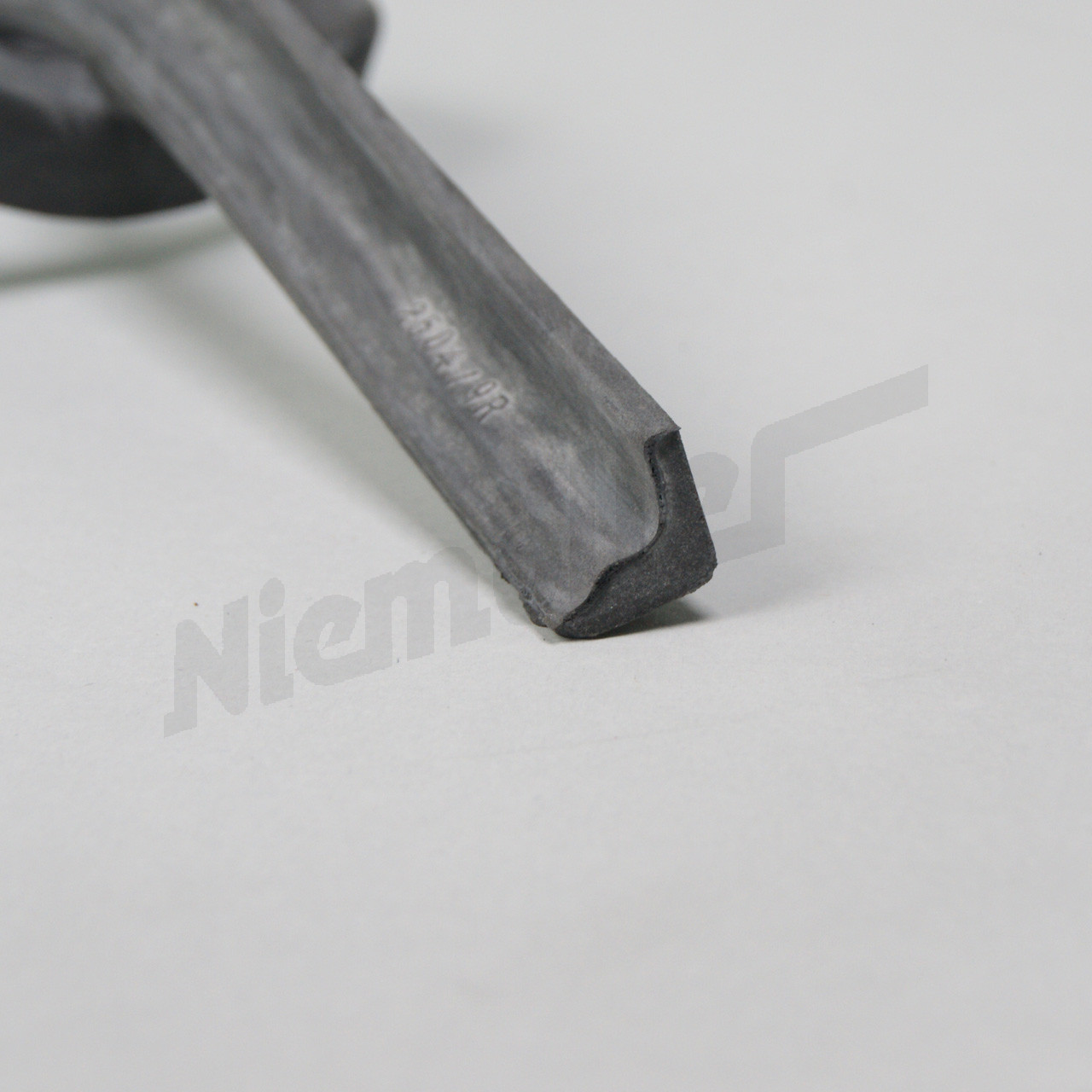 F 72 140 - Junta de montante de puerta W 114/115 delantera derecha calidad OE