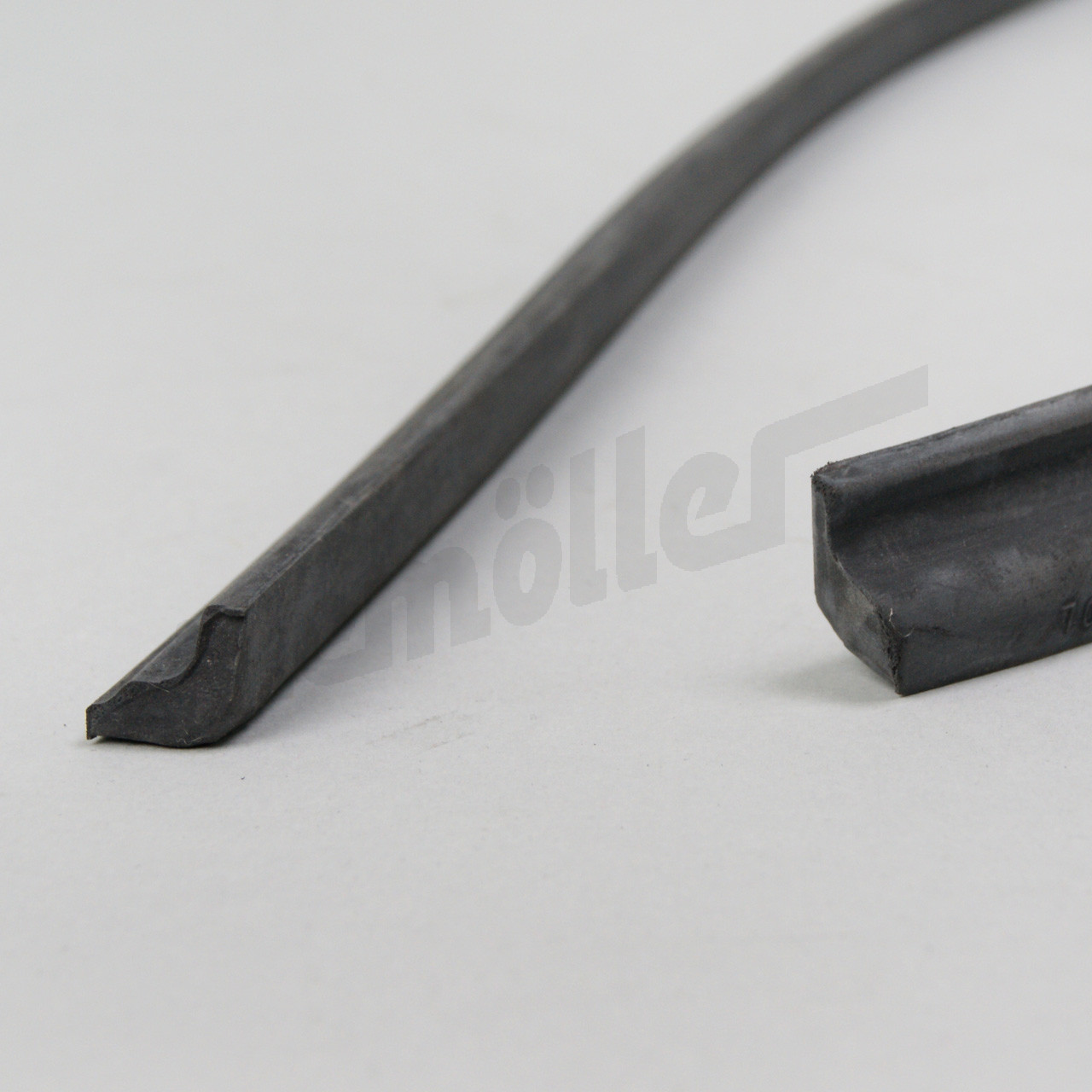 F 73 088 - door seal rear, b-pillar LHS